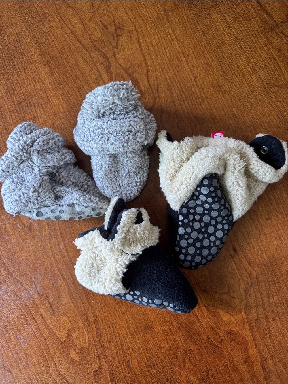 Zutano Baby Booties - Cream/Black & Gray
